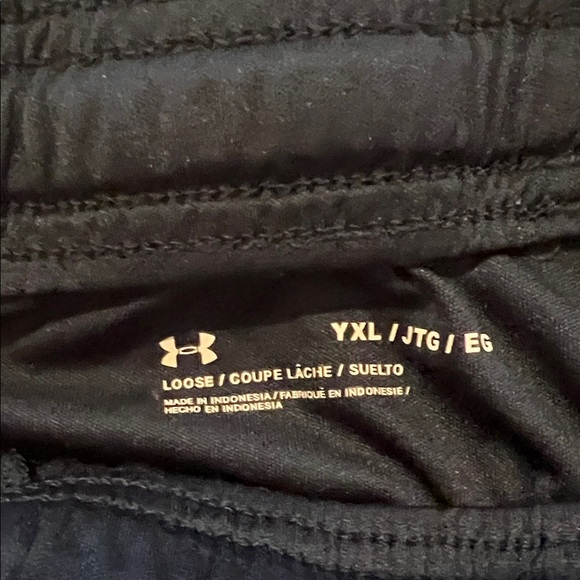 Under Armour kids Navy and Gray Athletic Shorts - Picture 2 of 4